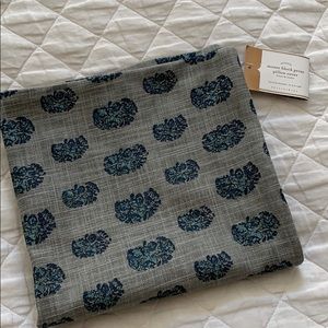 Pottery Barn NWT pillow cover 20x20
